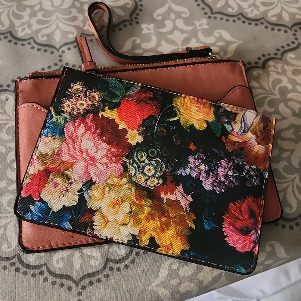 Beautiful Wristlet - Picture 6 of 6